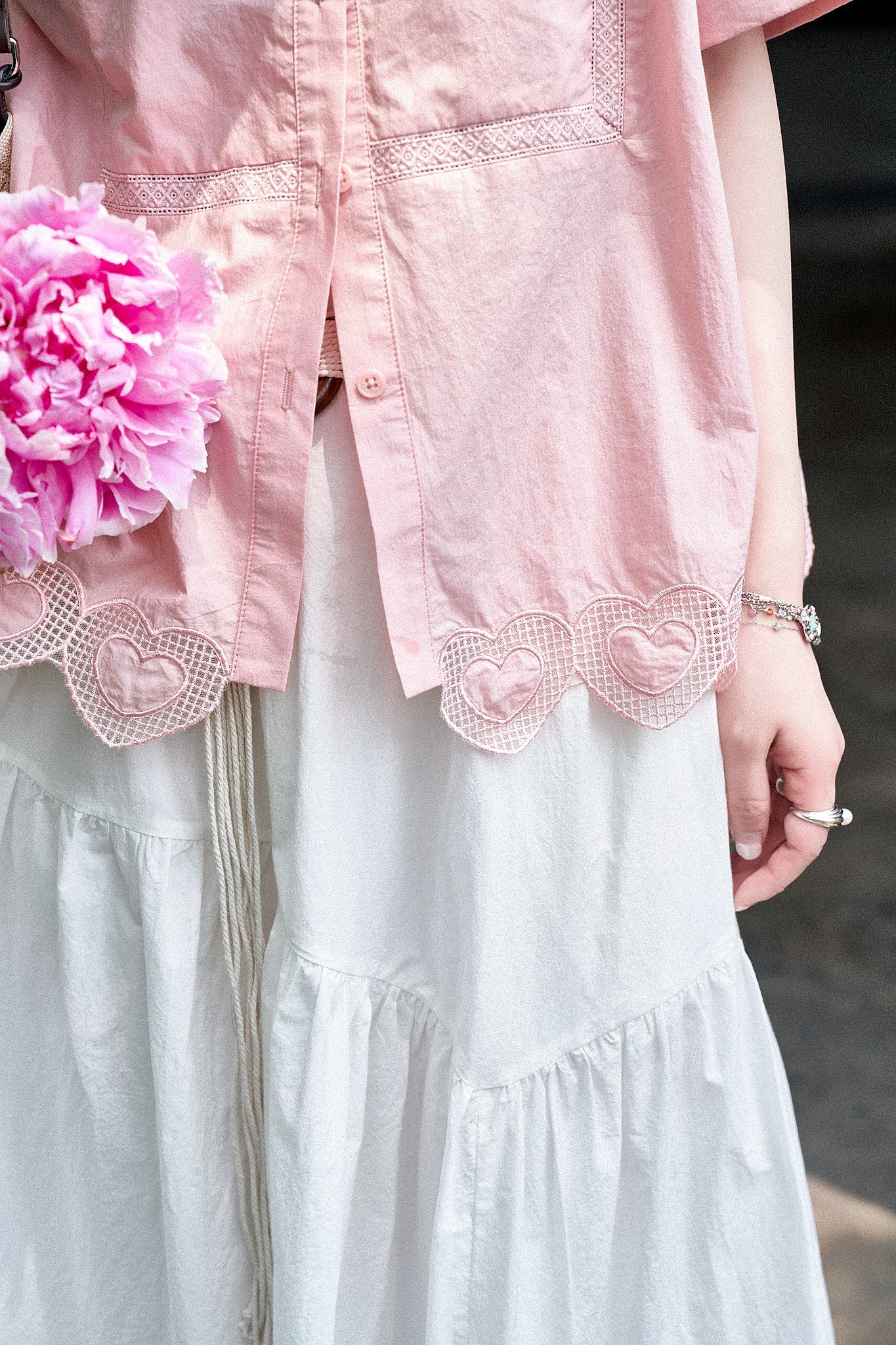 "Heartfelt Baileys" 120-Count High-Density Air-Washed Loose Shirt with Heart Embroidery