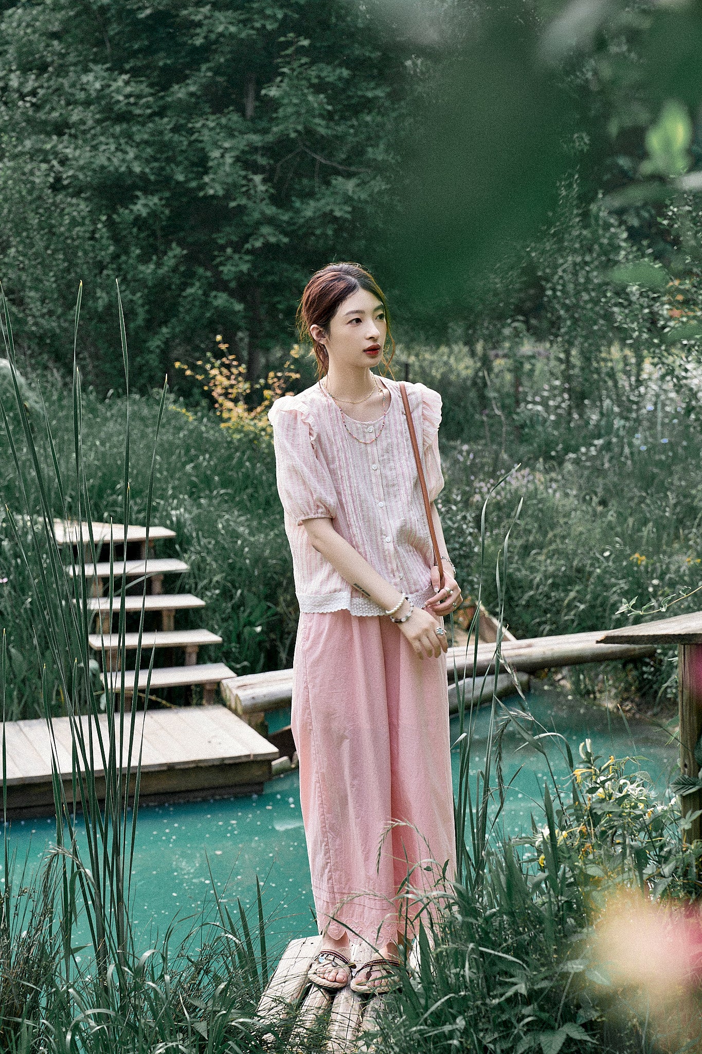 "Saint Bernard Sea" Custom Yarn-Dyed Striped Short-Sleeve Shirt with Airy Textured Puff Sleeves