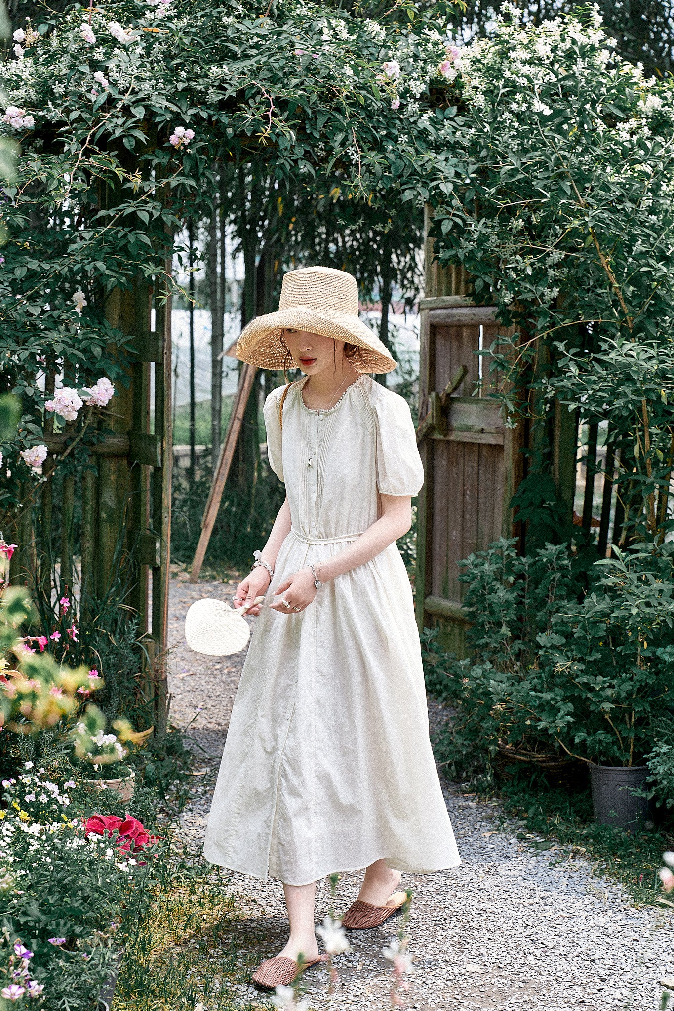 "De Luna White Tea" French-Style Embroidered Hollow-Out Waist-Tightening Dress with a Touch of Elegance