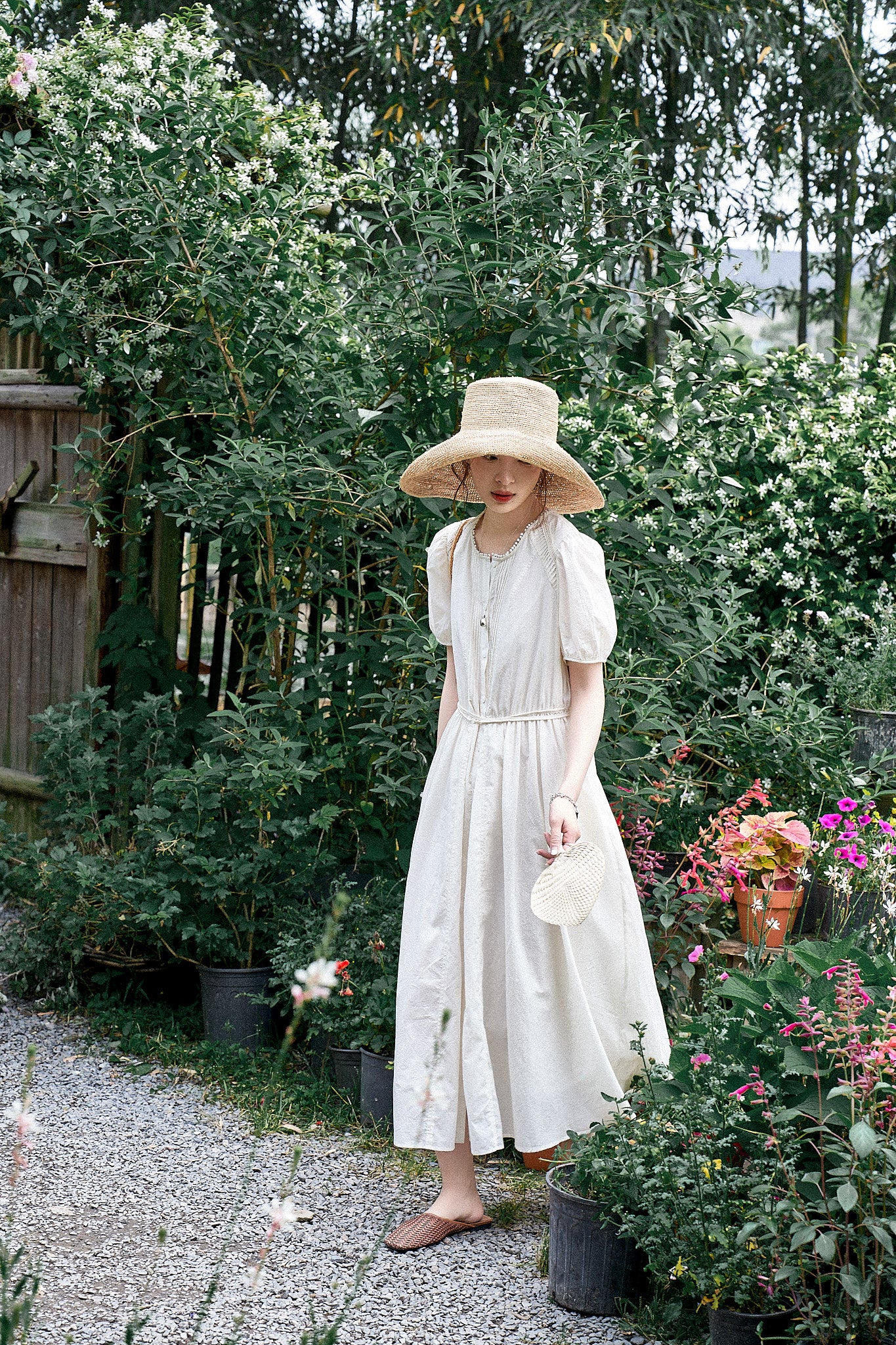 "De Luna White Tea" French-Style Embroidered Hollow-Out Waist-Tightening Dress with a Touch of Elegance