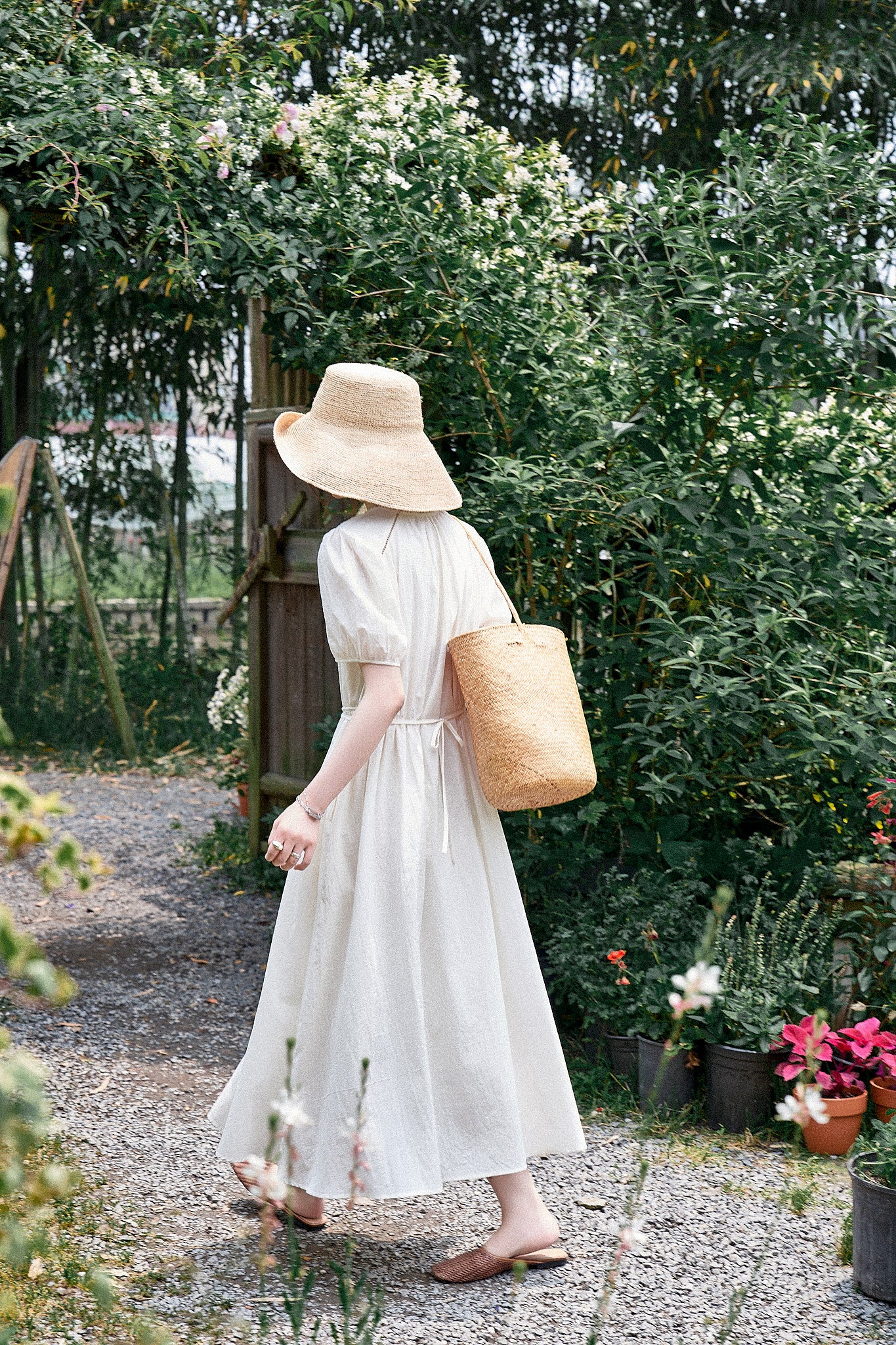 "De Luna White Tea" French-Style Embroidered Hollow-Out Waist-Tightening Dress with a Touch of Elegance