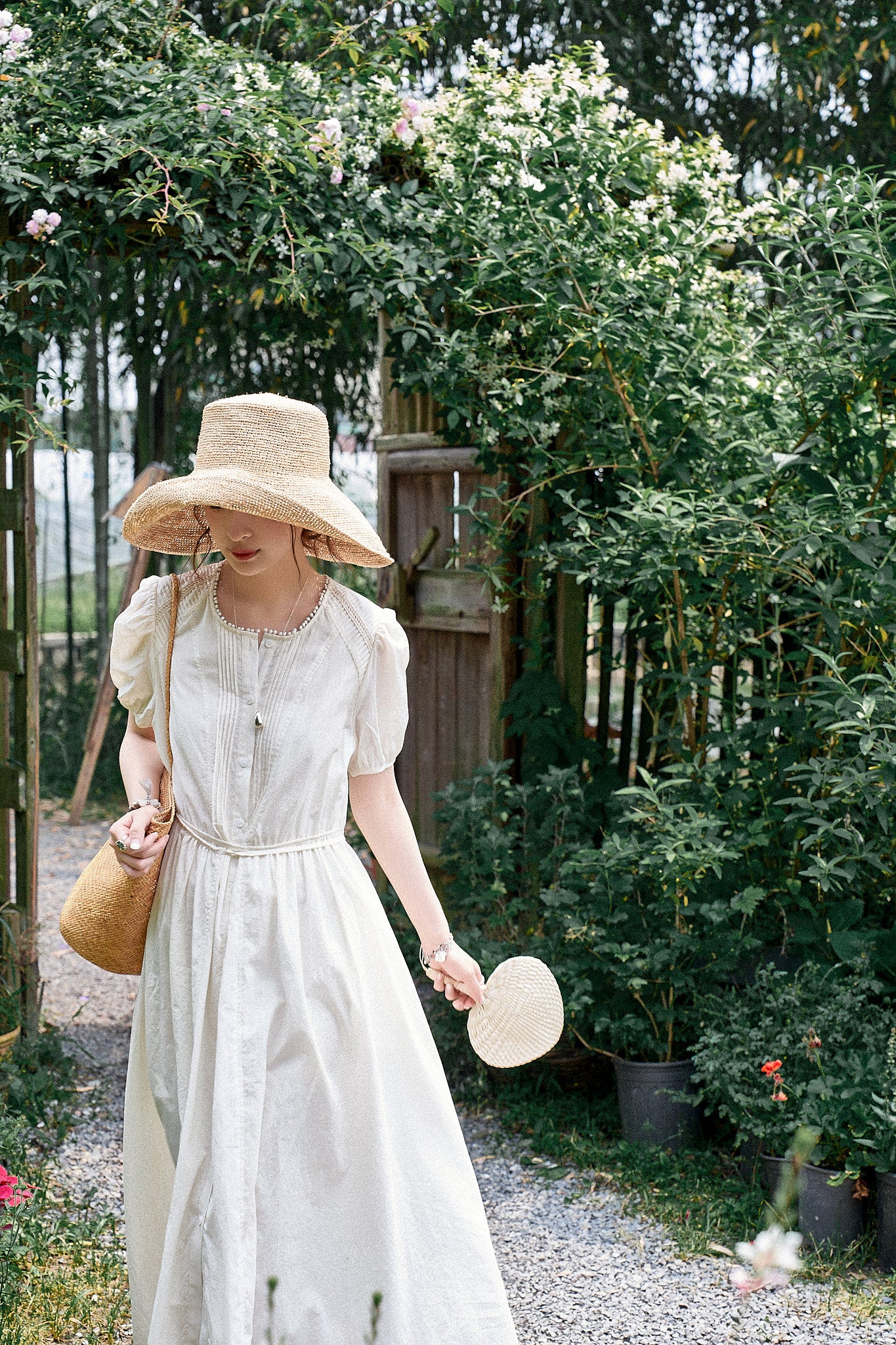 "De Luna White Tea" French-Style Embroidered Hollow-Out Waist-Tightening Dress with a Touch of Elegance