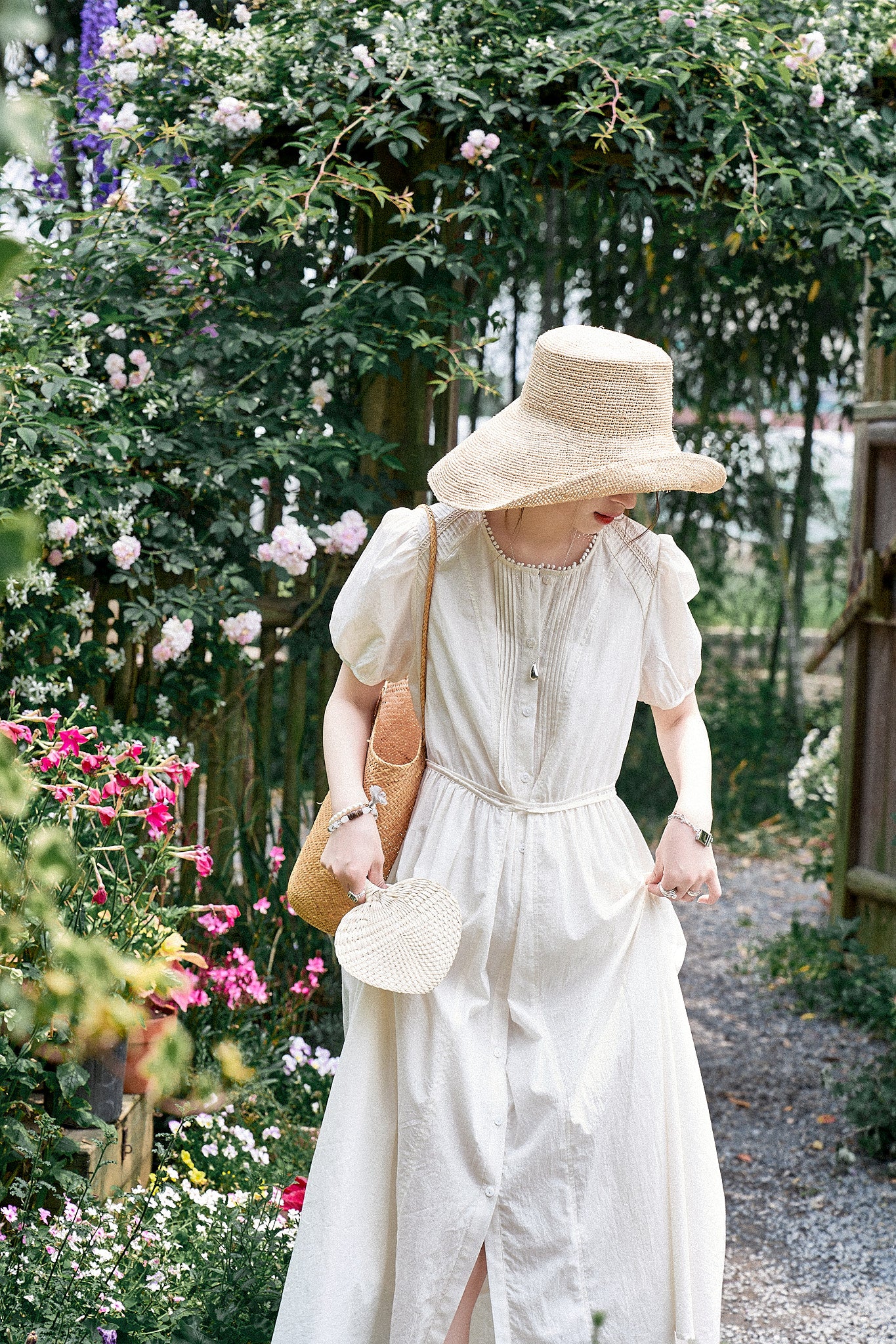 "De Luna White Tea" French-Style Embroidered Hollow-Out Waist-Tightening Dress with a Touch of Elegance