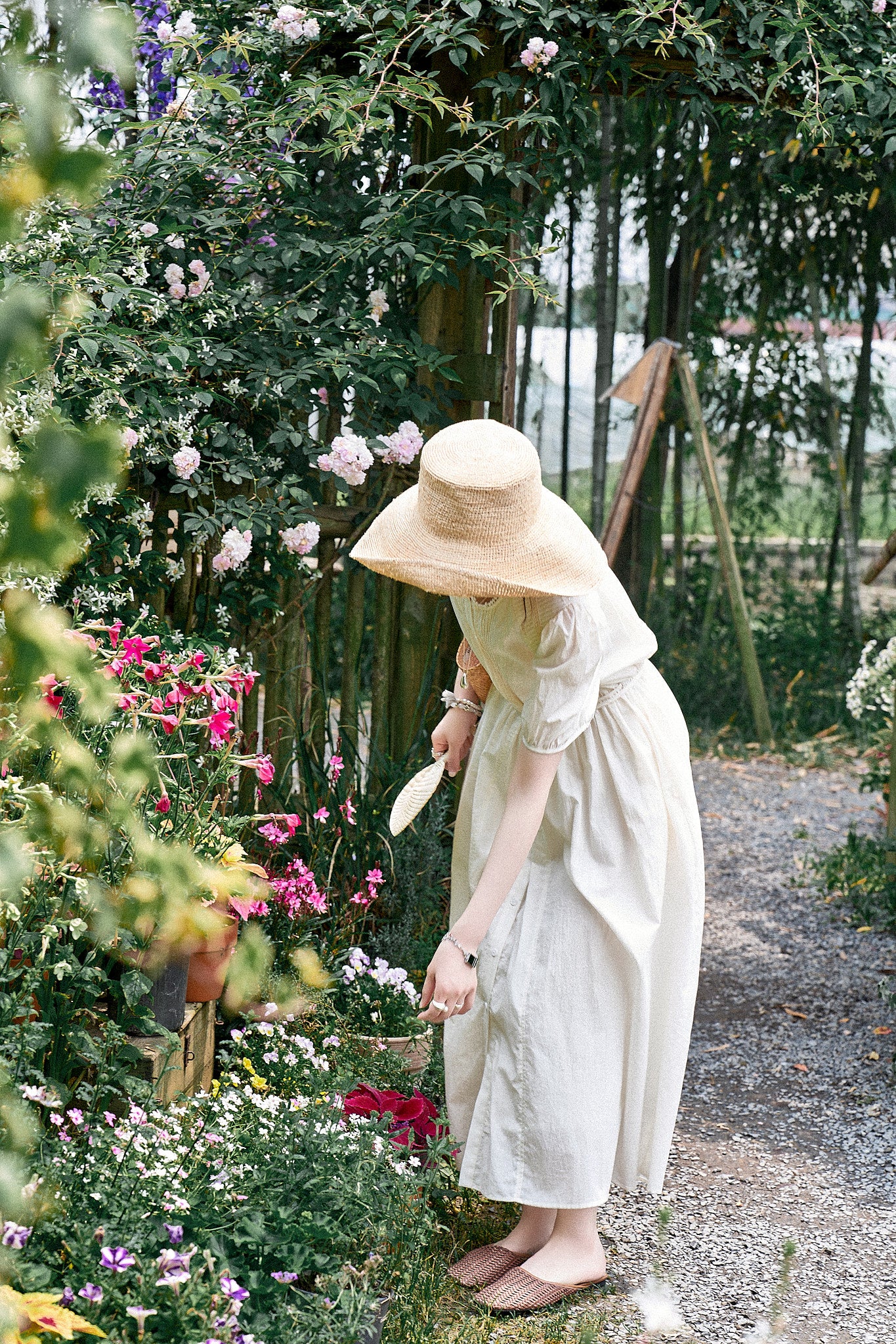 "De Luna White Tea" French-Style Embroidered Hollow-Out Waist-Tightening Dress with a Touch of Elegance