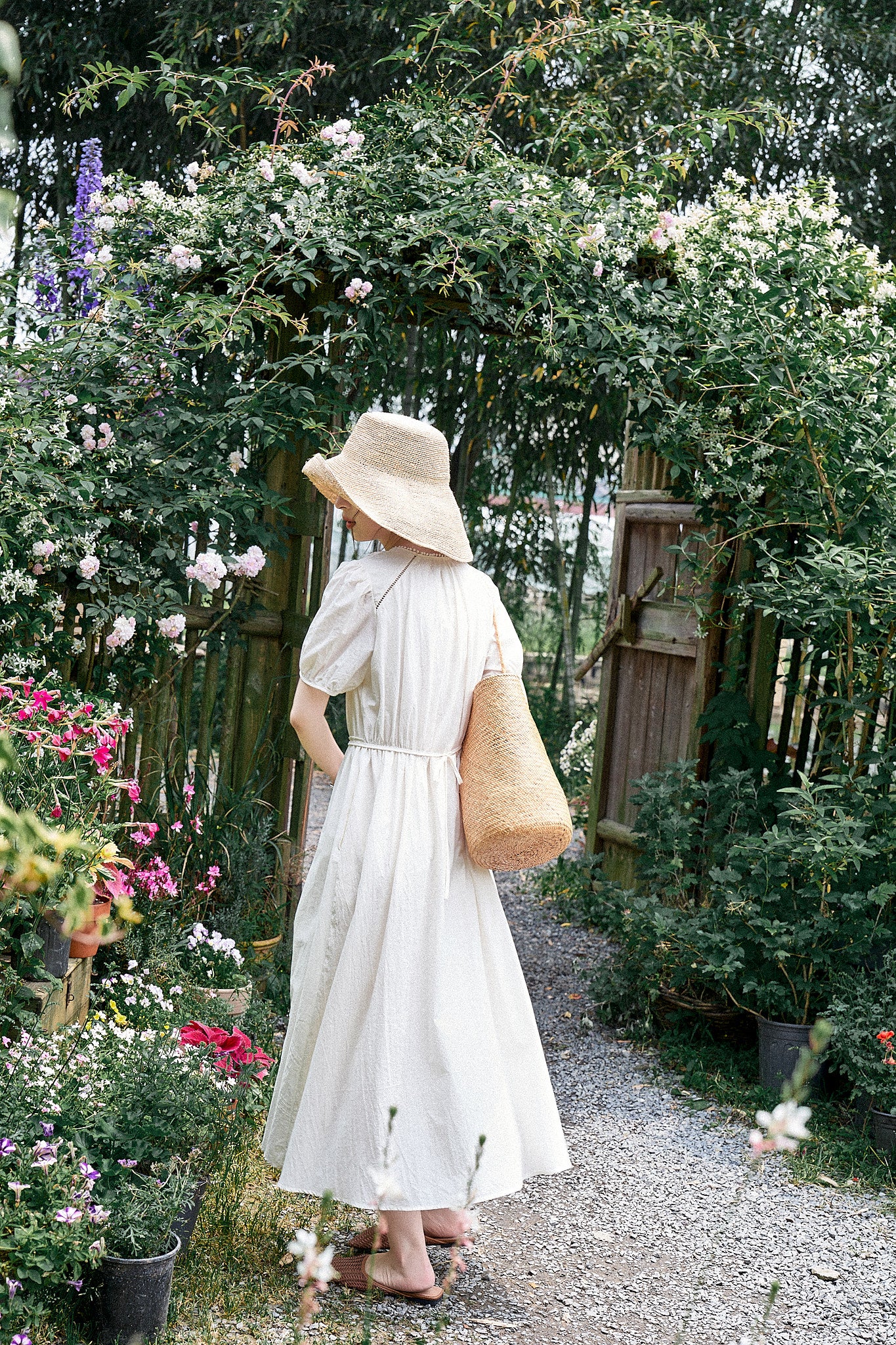 "De Luna White Tea" French-Style Embroidered Hollow-Out Waist-Tightening Dress with a Touch of Elegance