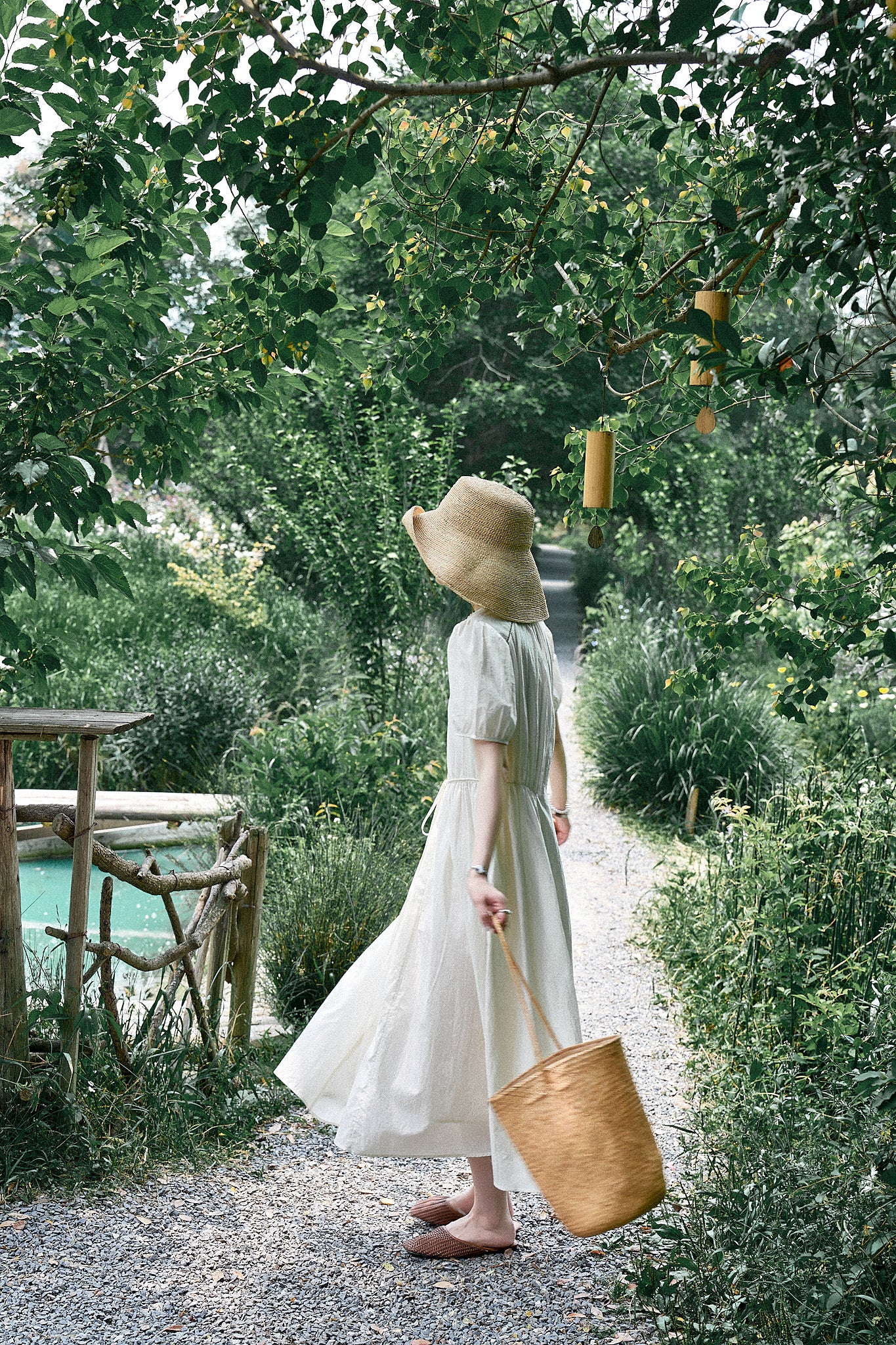 "De Luna White Tea" French-Style Embroidered Hollow-Out Waist-Tightening Dress with a Touch of Elegance